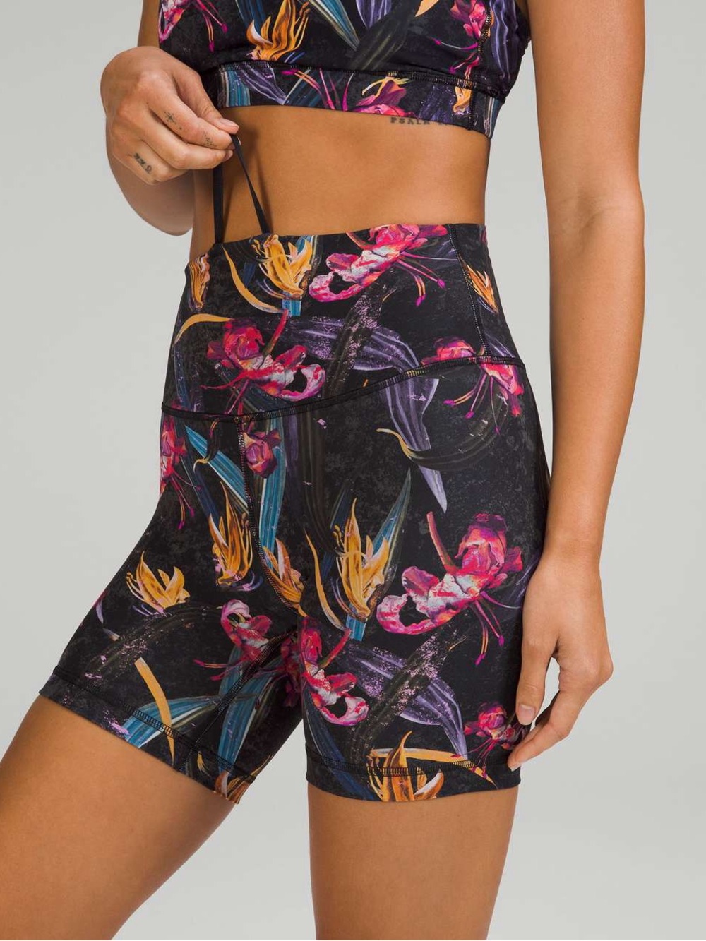 EUC Lululemon Wunder Train High-Rise Short 6" Veiled Floral Black Multi size 12